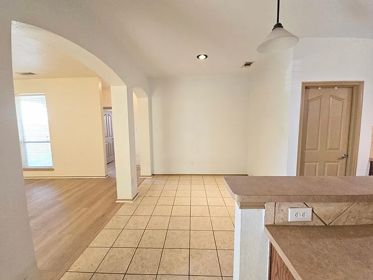 10945 Hawks Landing Rd — Photo 9