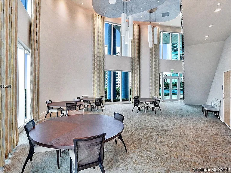 185 SW 7th St #1802 — Photo 30