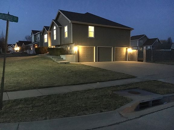 Well groomed lawn and hedges