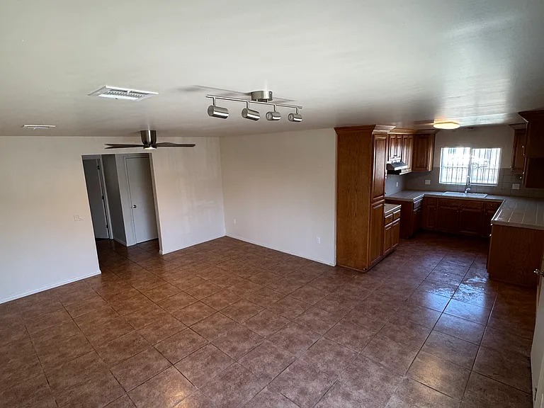 9004 S San Pedro St #A — Photo 1