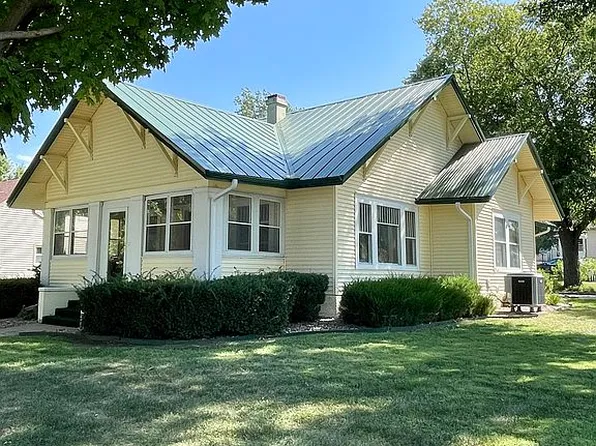 821 14th St, Auburn, NE 68305