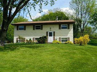 98 Golden Rod Ln, Rochester, NY 14623