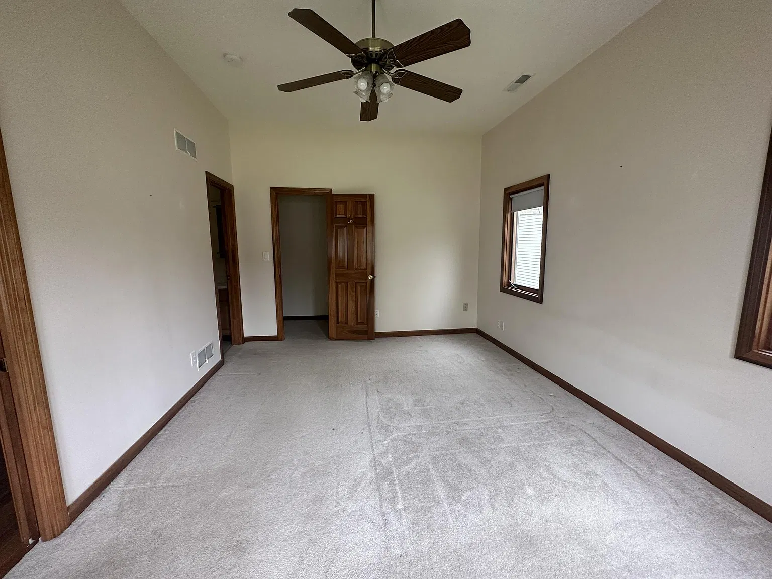 3 bed, 1260 sqft, $1,750 — Photo 3
