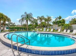 912 Cypress Ct, Naples, FL 34110