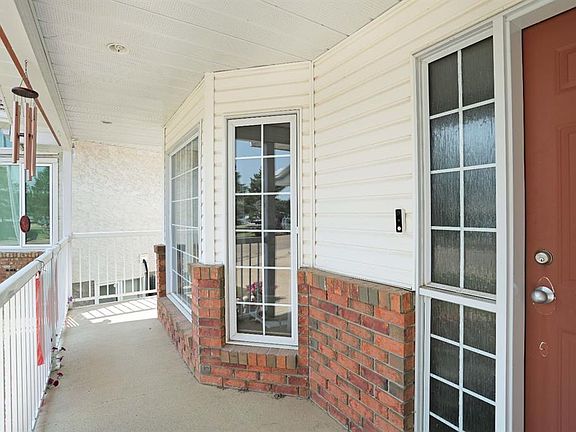 3rd image of 35 Parkland Close E