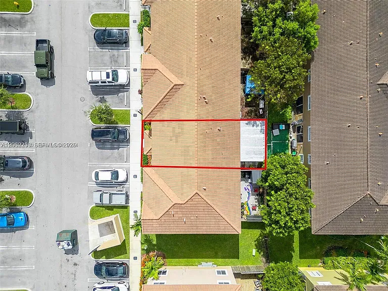1042 SE 23rd Ter — Photo 16