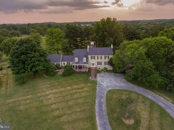 25 Battletown Dr, Berryville, VA 22611