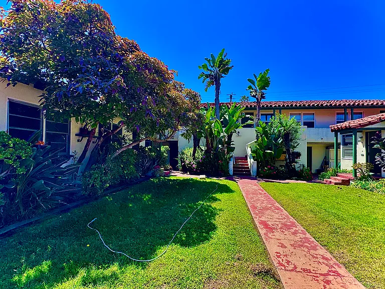 4851 Brighton Ave #A — Photo 4