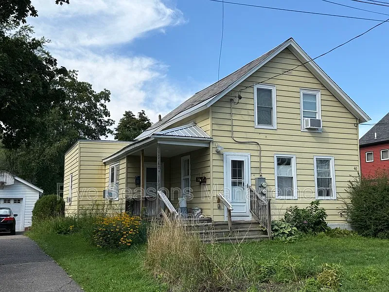 3 bed, 1.0 bath, 1200 sqft, $2,000 — Photo 1