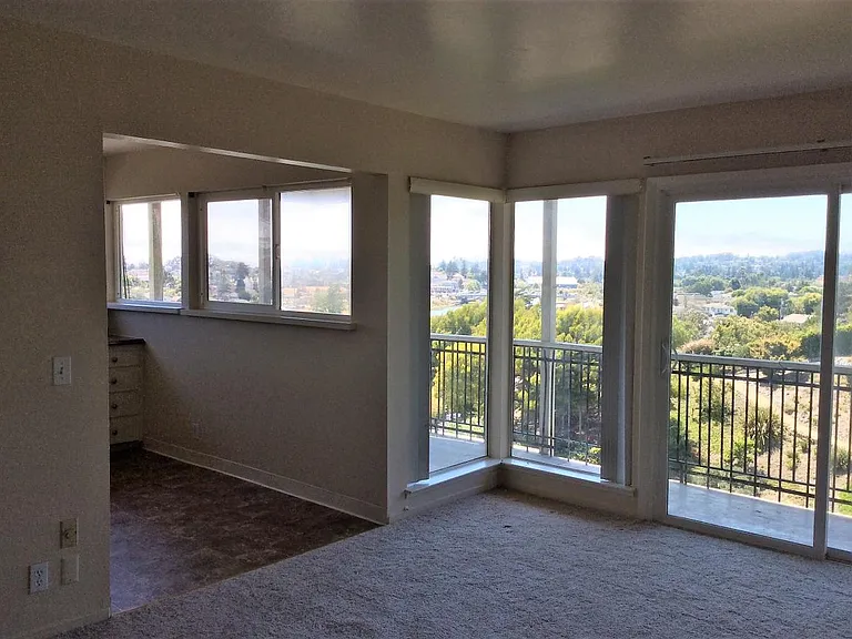 225 Buena Vista Ave — Photo 2