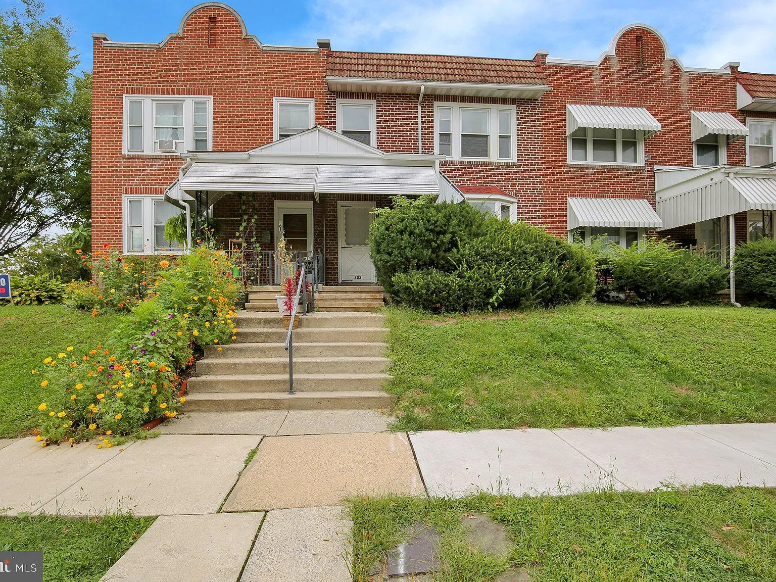 3 bed, 2.0 bath, 1104 sqft, $2,100 — Photo 1