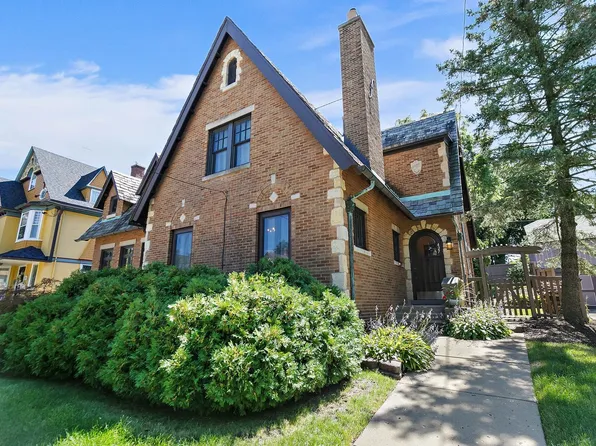 427 Du Page St, Elgin, IL 60120