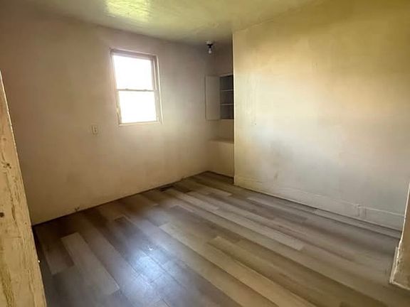 3rd image of 1035 Elmhurst Ave