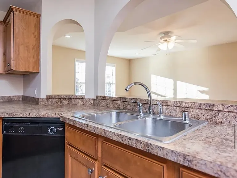 618 Hampton Way #A — Photo 12
