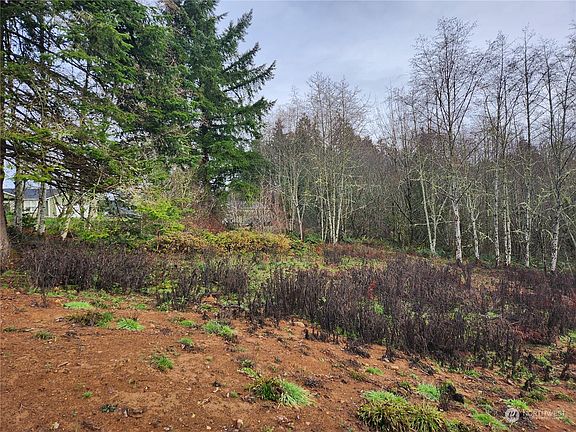 2nd image of 114 Creekwood Lane