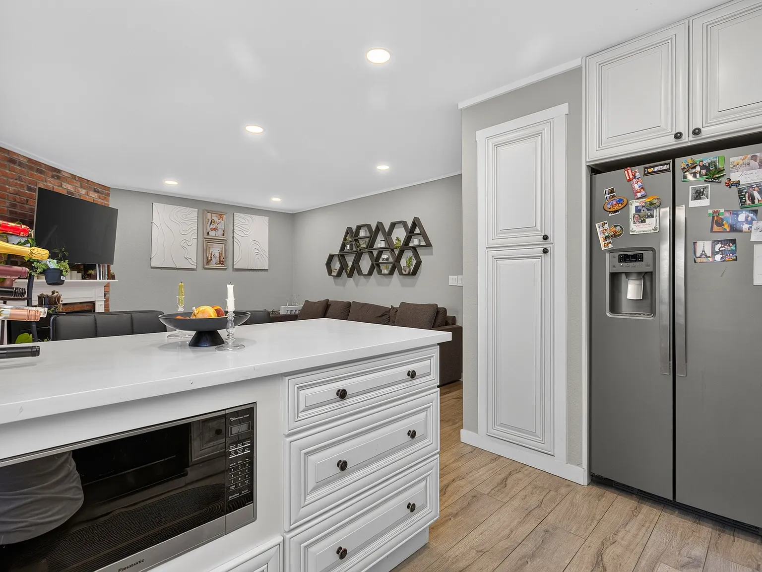 2 bed, 845 sqft, $3,100 — Photo 2