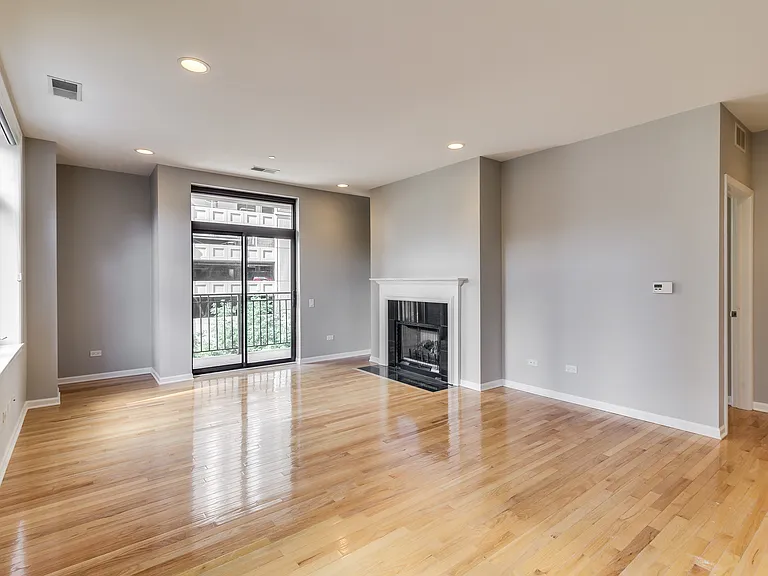 33 W Huron St #305 — Photo 9