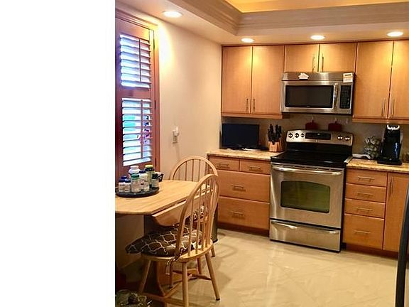 5th image of 555 Oaks Ln APT 403