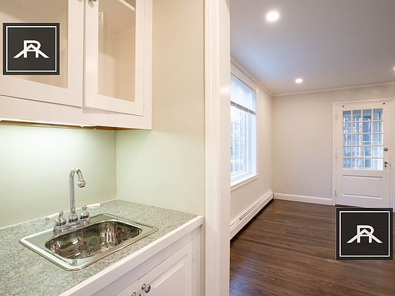 3rd image of 42 Puddingstone Ln