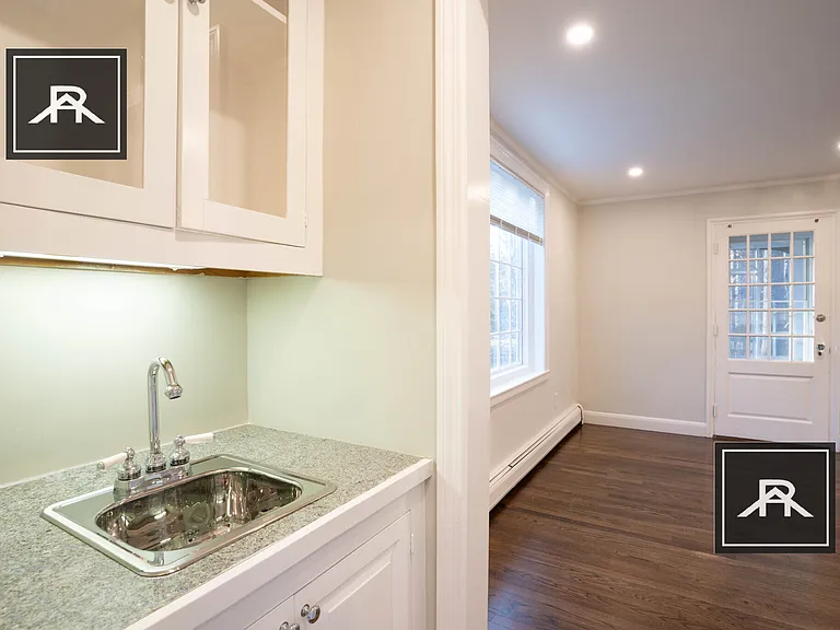 42 Puddingstone Ln — Photo 3