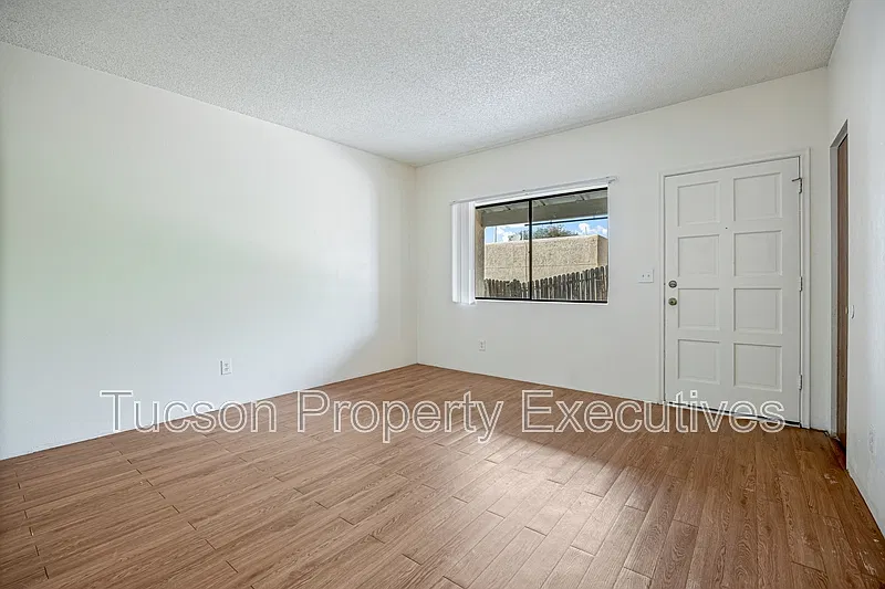 20 E Mills Dr #2