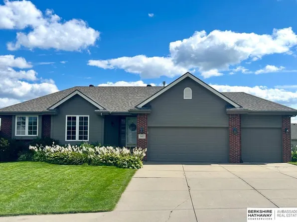 16013 Craig Ave, Bennington, NE 68007