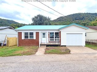 1011 Kanawha St, Hansford, WV 25103