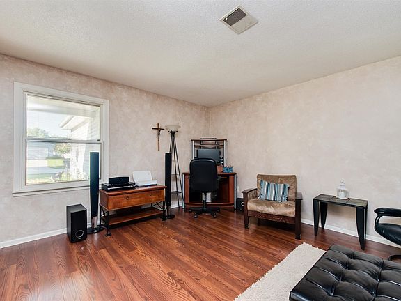 5th image of 7033 Elmbrook Dr