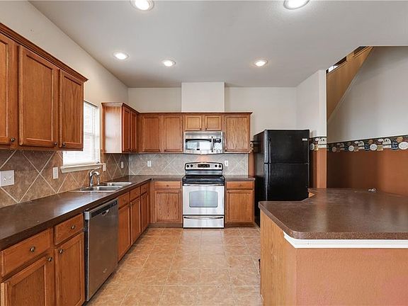 2nd image of 424 Chase Hill Ln