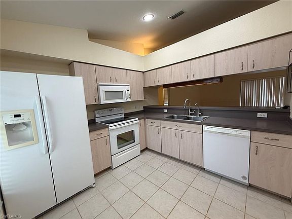 3rd image of 3867 Lubec Ave