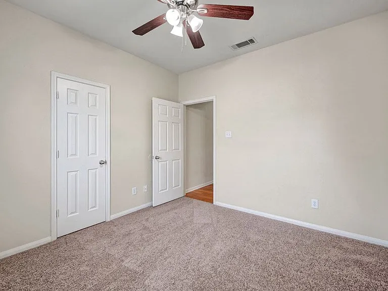Riviera Apartments — Photo 26