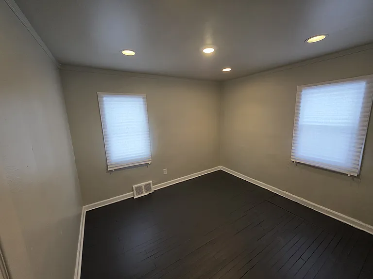 8461 Plainview Ave — Photo 33
