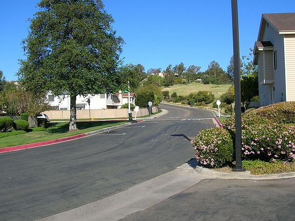 4th image of 1621 Manzana Way
