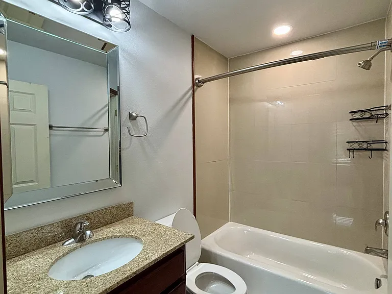 118 Rhodes St — Photo 8