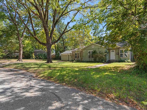 4th image of 912 Camellia St