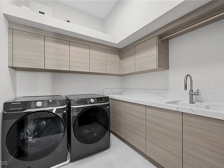 577 Overlook Rim Dr — Photo 31
