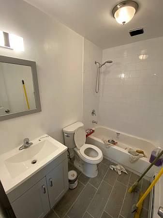 2nd image of 852 Beach St