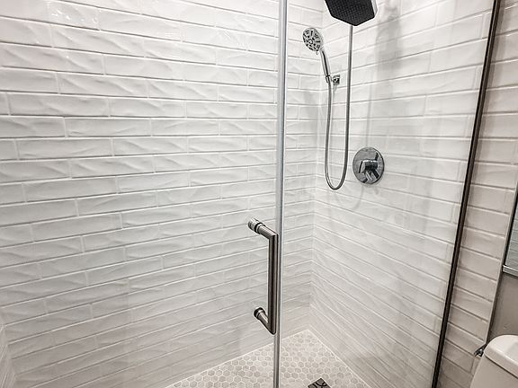 5th image of 585 Dune Rd #21A