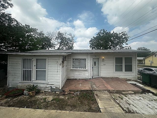 1st image of 1203 Edison Dr