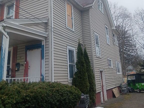 3rd image of 112 S Washington St