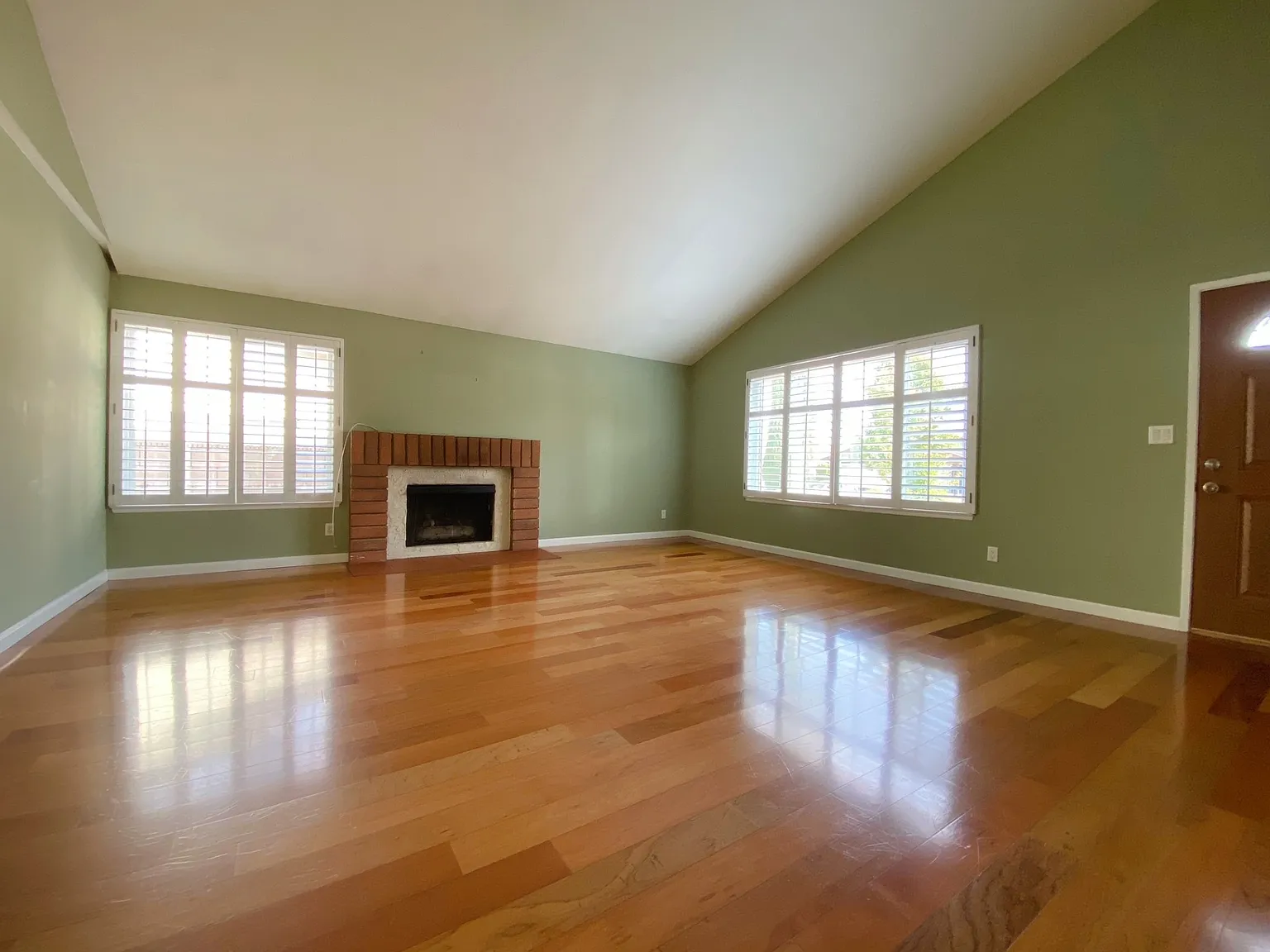 3 bed, 1405 sqft, $3,698 — Photo 2