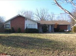 417 Glenmeadow Dr, Ballwin, MO 63011