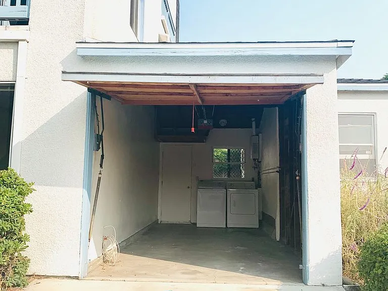 Beautiful 2bd/1ba Condo In Crown Point! W/ Garage & Laundry! $3,595/Mo — Photo 20