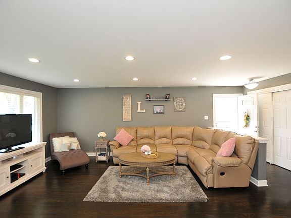 3rd image of 10404 S Kolin Ave