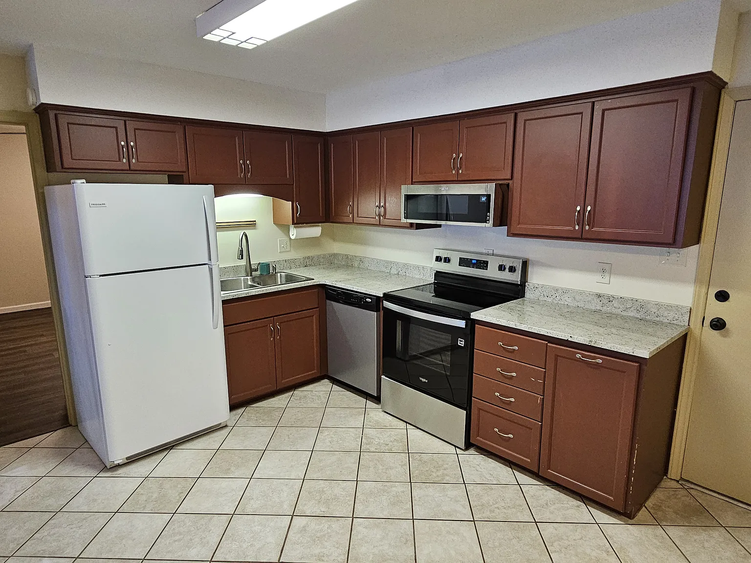3 bed, 1134 sqft, $1,800 — Photo 3