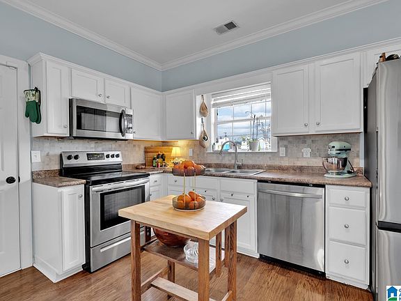 5th image of 109 Brook Cir