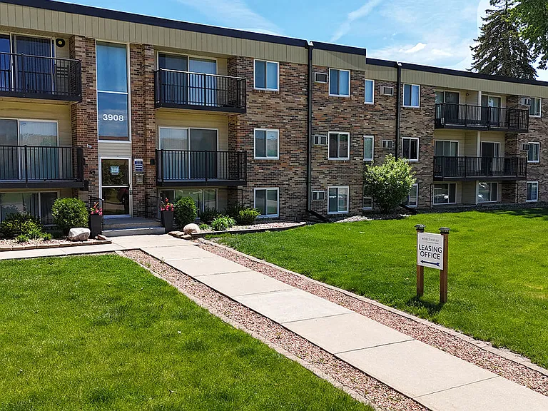 Winchester Apartments & Townhomes — Photo 15