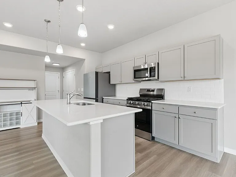 8418 Blue Feather Loop — Photo 12