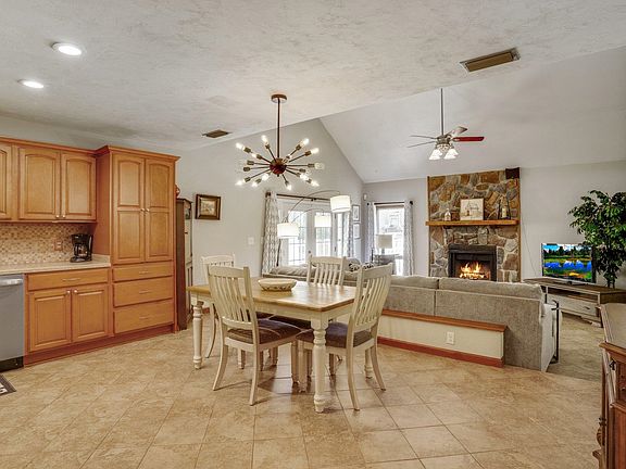 3rd image of 3016 Ironwood Dr