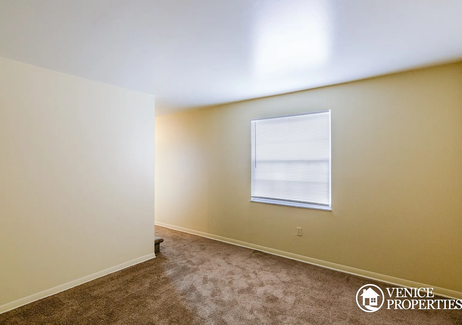 2 Bedroom On OSU Campus — Photo 4